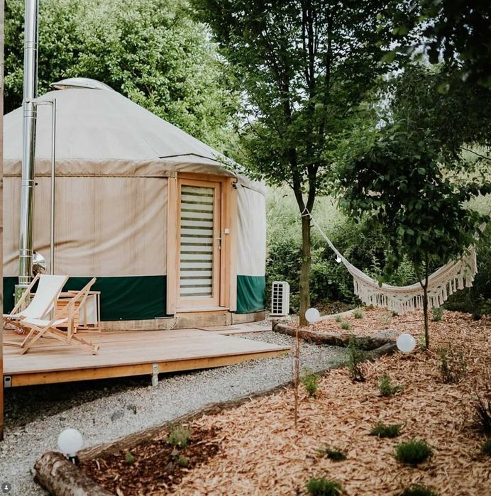 Glamping na sprzedaż – komplet: 2 jurty, tiny house, sauna i jacuzzi