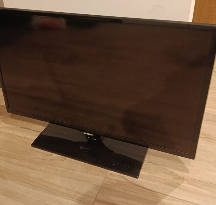 TV SAMSUNG 32 POLEGADAS com comando e cabo de energia