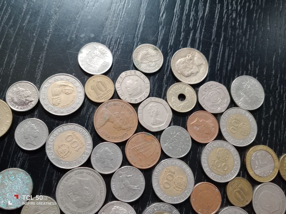 81 moedas antigas para colecionadores. Vendo pela melhor oferta..
