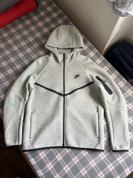 Nike Tech Fleece Cinzento – Tamanho L – Muito Bom Estado