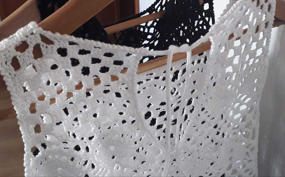 Blusa em crochê em ponto aberto.