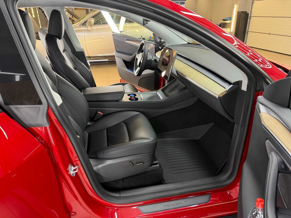 Tesla model Y 2022 року long range, повний комплект, дотяжки дверей