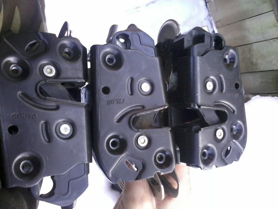 Продам недорого дверные замки мерседес вито виано оригинал.звоните.