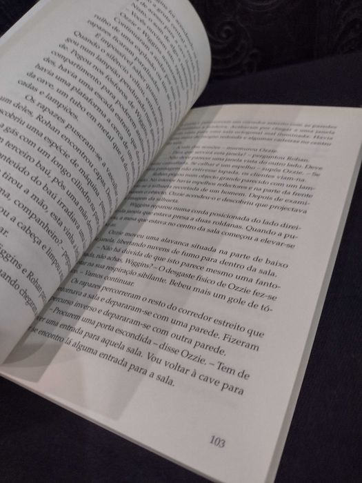 O Mistério do Espírito Invocado - Sherlock Holmes