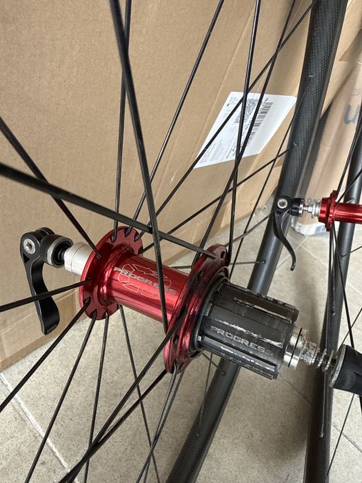 Rodas carbono Progress com pneu continental