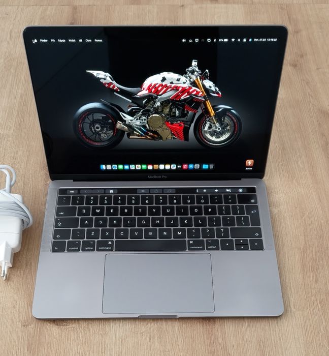 MacBook pro 13,3 ,i5, 16gb ram, SSD 256 rok 2018
