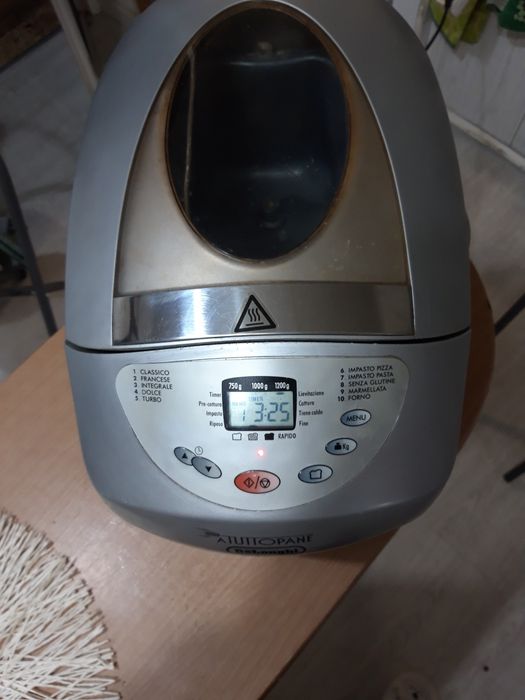 Máquina de  fazer pão usada.