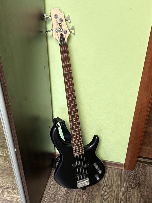 Бас-гитара Cort.