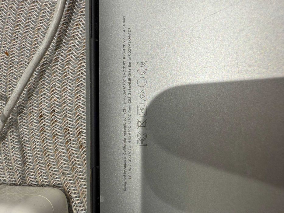 MacBook Pro 15” 2017 | i7 2.8GHz / 16GB / 250GB SSD