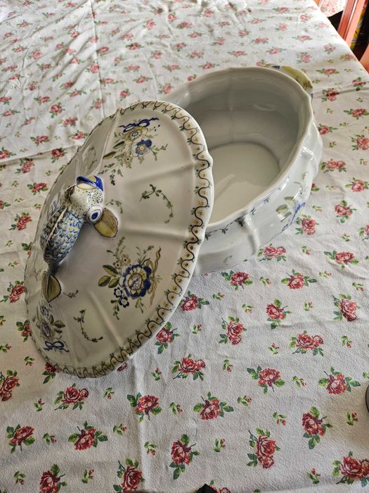 Terrina pintada à mão