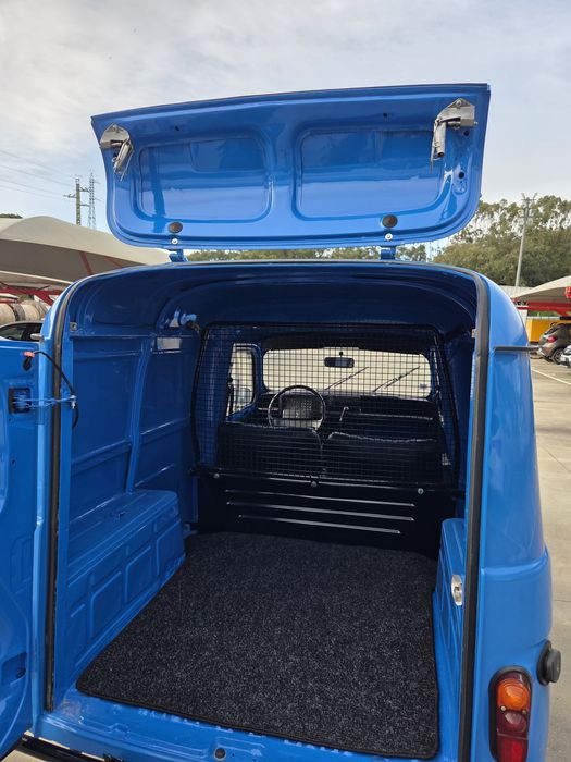 Renault 4F restaurada.