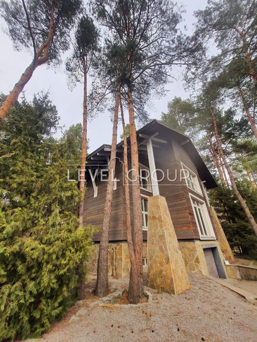 Продаж шале 380 кв.м. в лісі зі своїм SPA-центром та басейном!