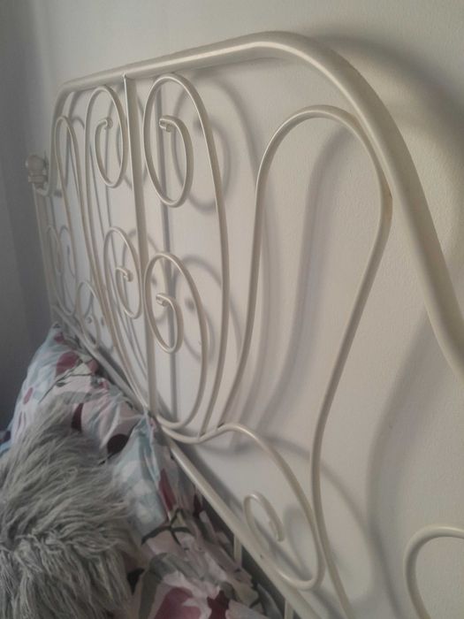 Cama ikea em ótimo estado