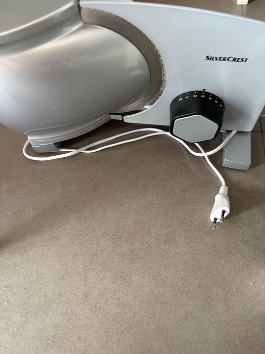 Fiambreira em bom estado e facil de arrumar