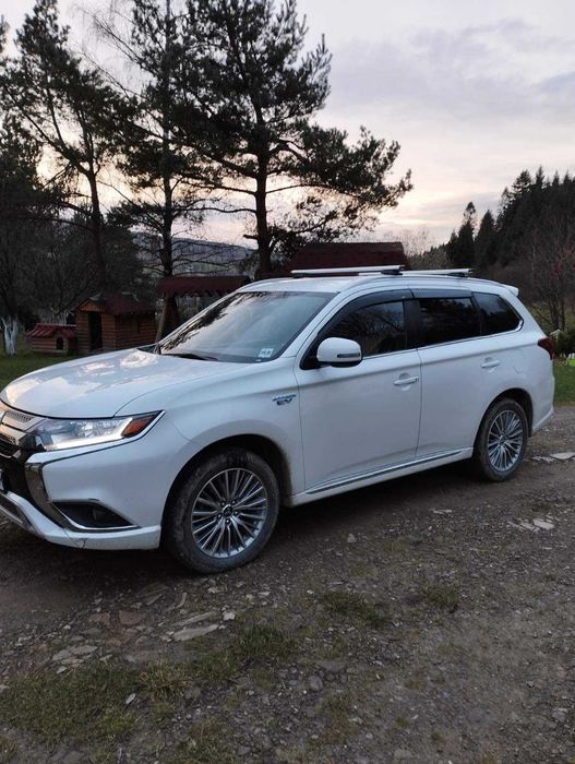Новые аэроперекладины D3 - GX5 на рейлинги на Mitsubishi Outlander