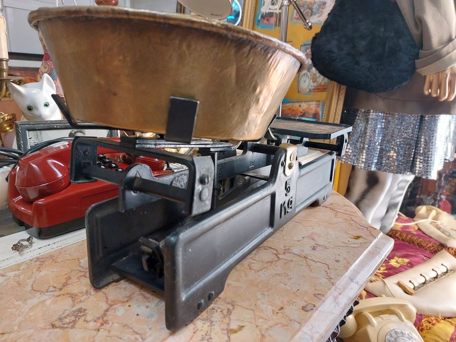Antiga balança em ferro fundido e latão 5kg 

Balança mecânica, c