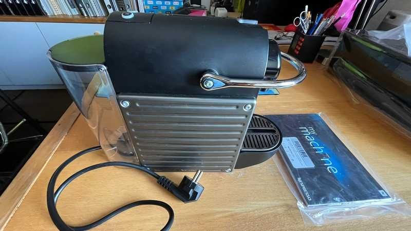 Máquina café NESPRESSO Pixie