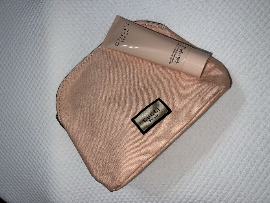 Подарочный набор Gucci Bloom. Косметичка + гель для душа.