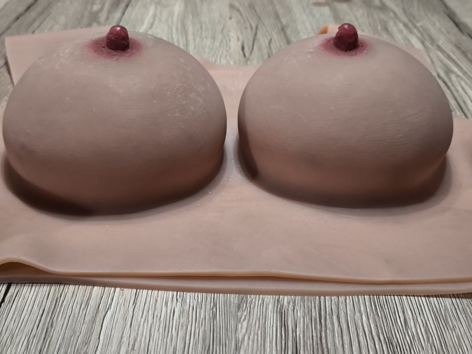 Proteza piersi sztuczne silikonowe