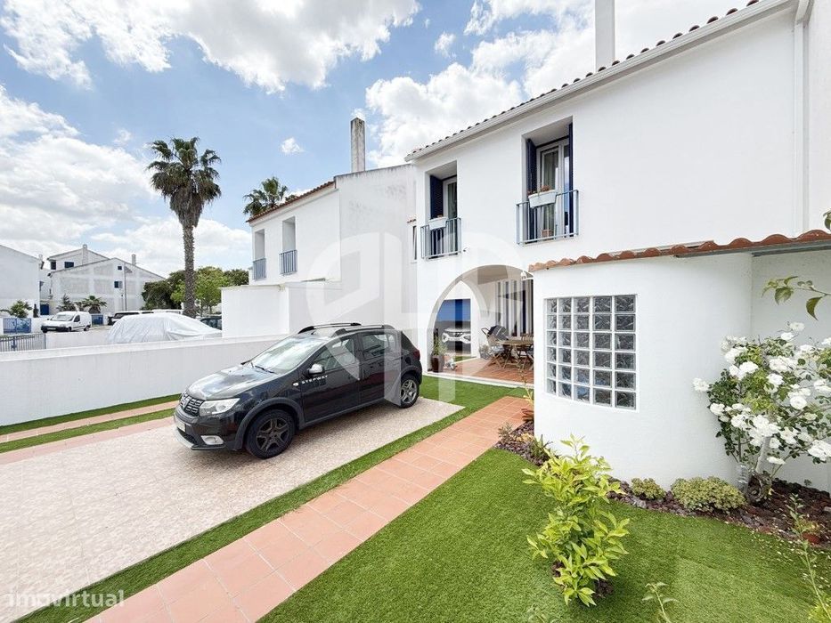 Moradia Geminanda 3 Pisos com garagem, varanda e espaço exterior em...