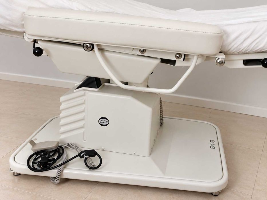 Marquesa semi automática Ionto Comed. - Estética ou Clínica - €180 (negociável). Transporte a cargo do comprador