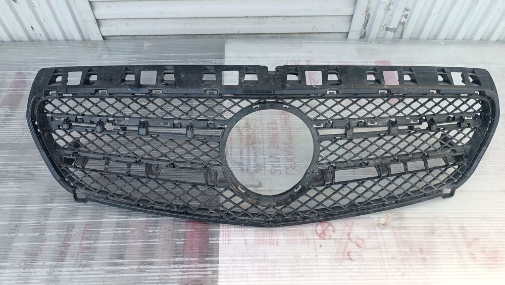 Vendo grelha de frente Mercedes A Class W 176 AMG ano 2012/15