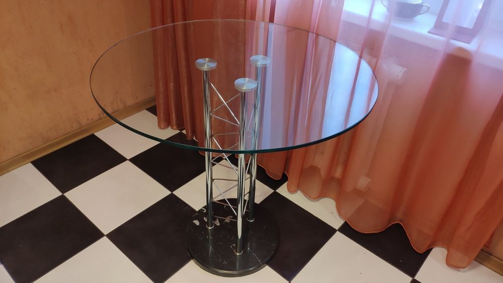 Стіл скляный круглий