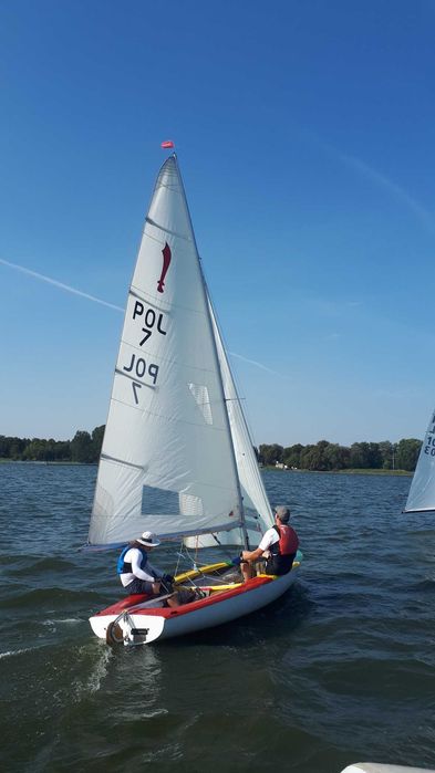Jacht korsarz w trymie regatowym, pełen laminat, wózek, przyczepa