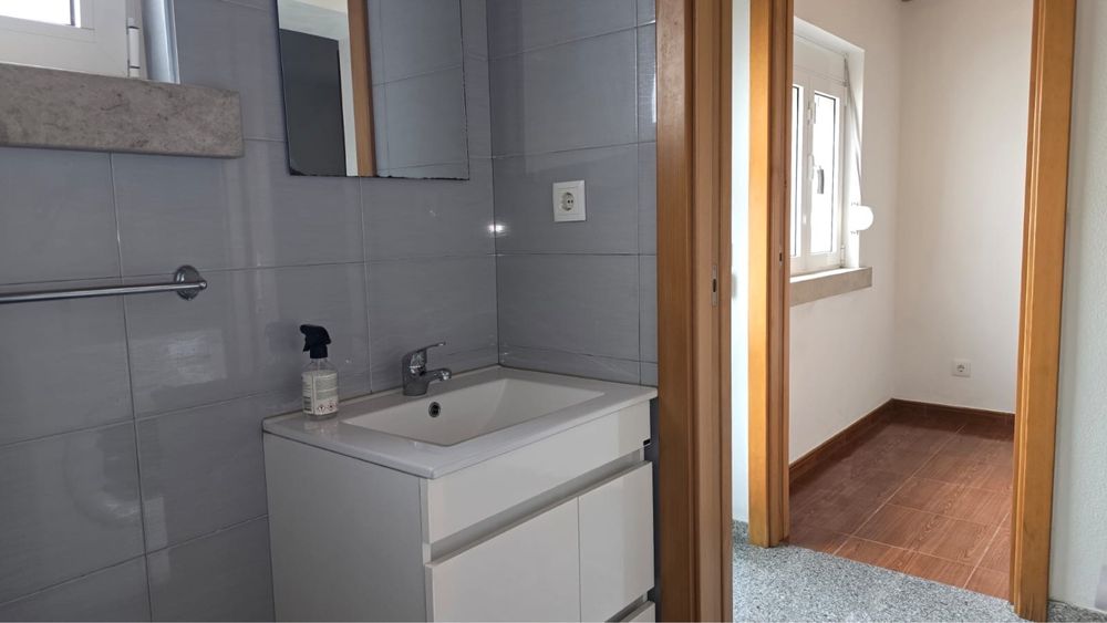Casa térrea T1 Remodelada no Centro de Santarém- Junto ao W Shopping