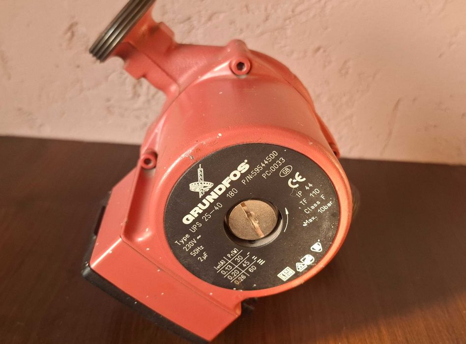 Pompa C.O. Grundfos UPS 25-40 180