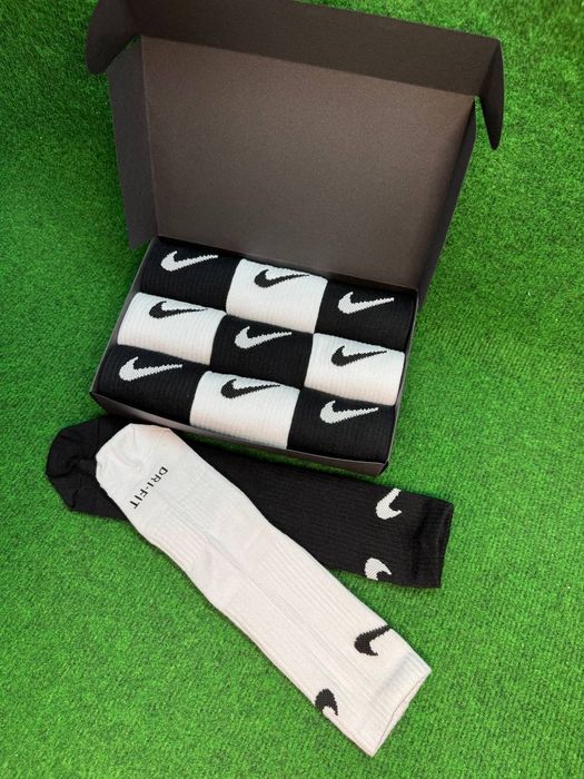 Nike Wysokie Białe Czarne Skarpety 35-38(9 par)