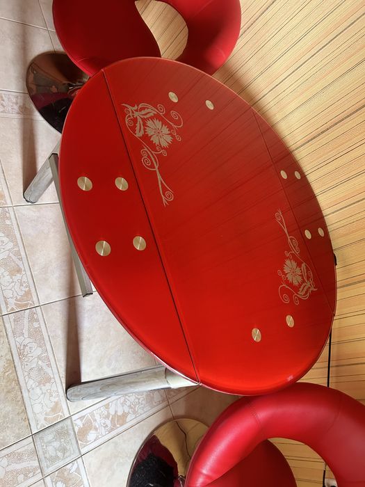 Раскладной кухонный стол и 2 кресла