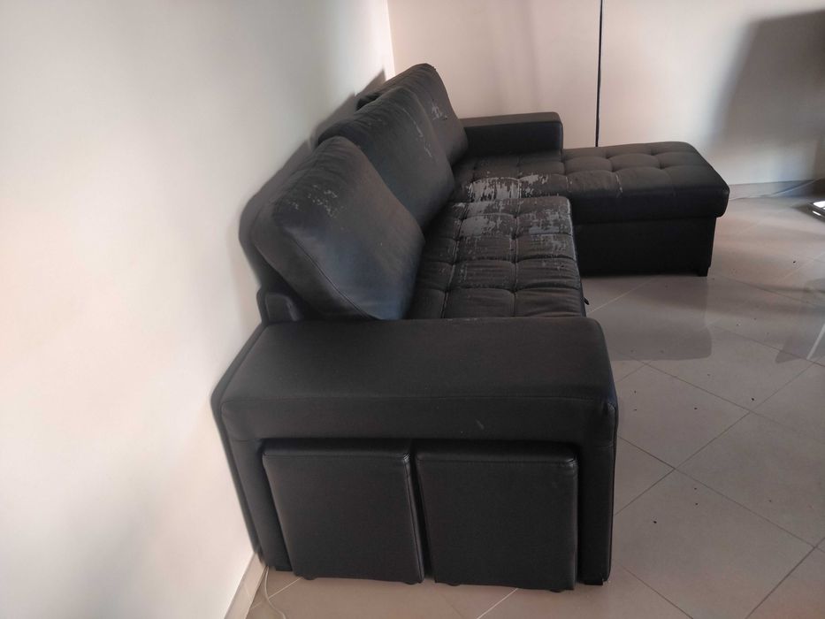 Chaise Long Conforama com dois pufs extensível a cama