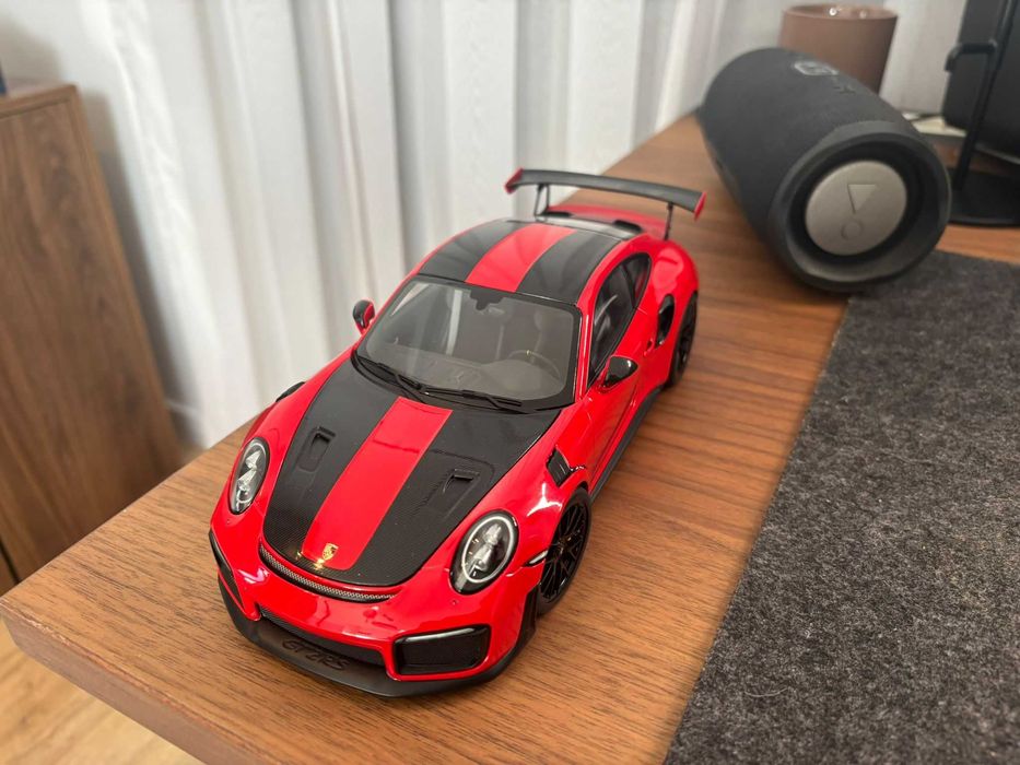AUTOart Porsche 911 (991.2) GT2 RS 1:18