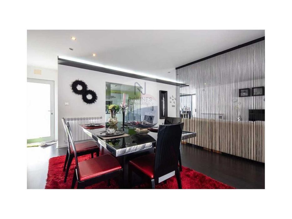 Mesa de jantar com 6 cadeiras