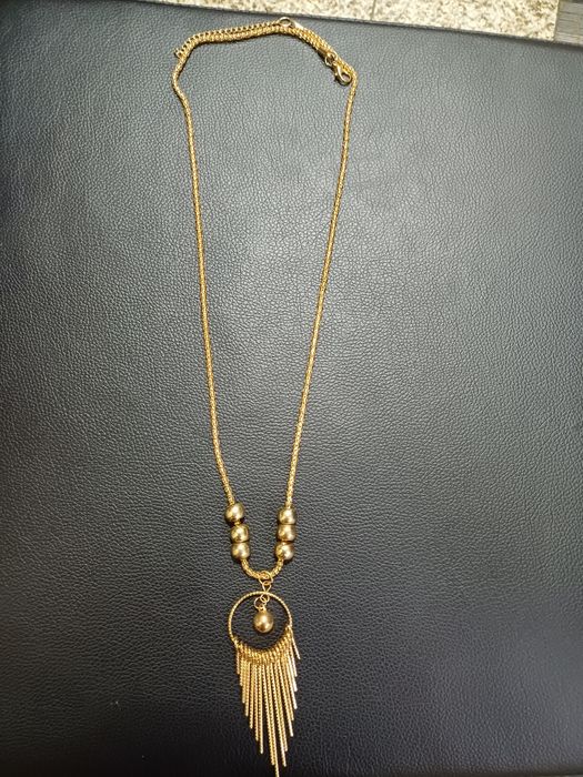 Vários colares a 3€ cada