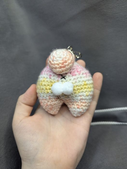 В'язаний брелок "Дупця кролика"