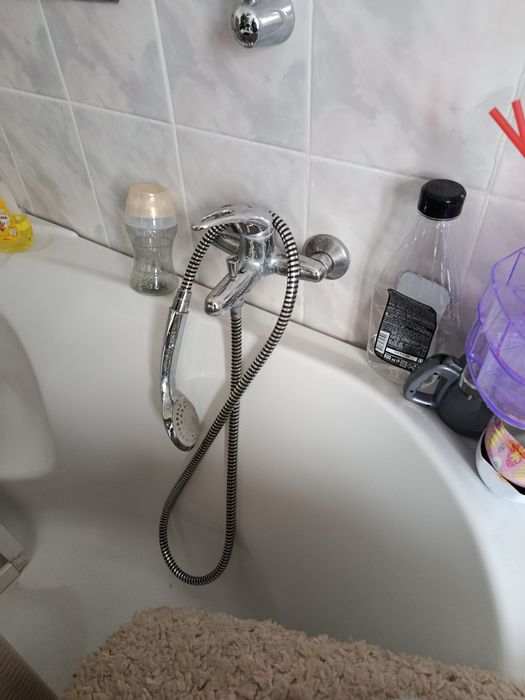 Продаётся смеситель для ванны.