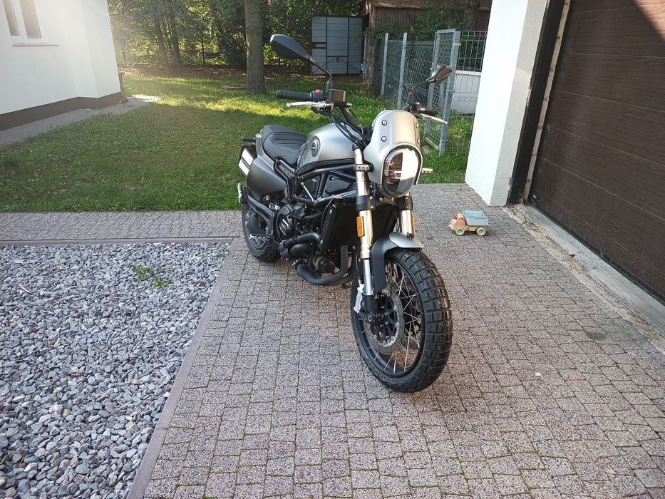 Piękny Benelli Leoncino 800 Trail