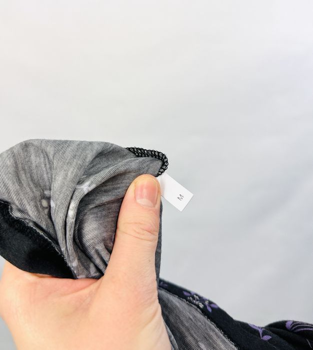 Czarna bluzka w kwiaty z wiązaniem M 38