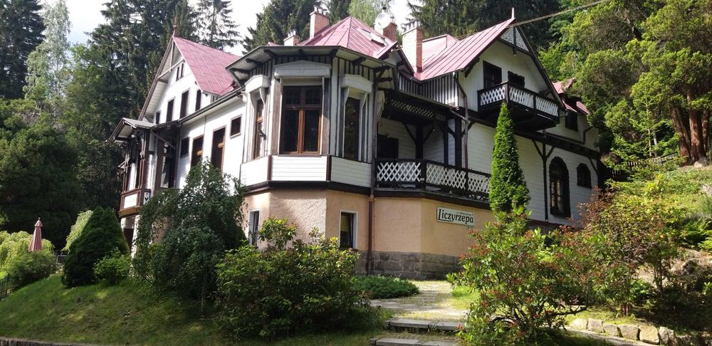 Willa Liczyrzepa Szklarska Poręba, Noclegi, możliwe  wyżywienie, Spokojna okolica blisko Centrum