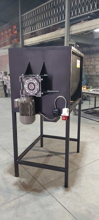 Змішувач кормів,комбікормів,кормосмеситель,горизонтальний