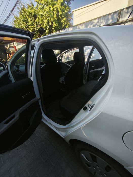 Продаётся личный автомобиль Toyota Yaris 2011 года