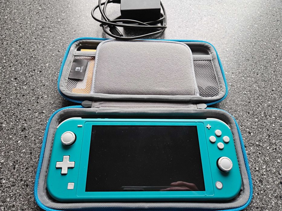 Nintendo Switch lite turkusowy komplet ładowarka futerał jak nowy