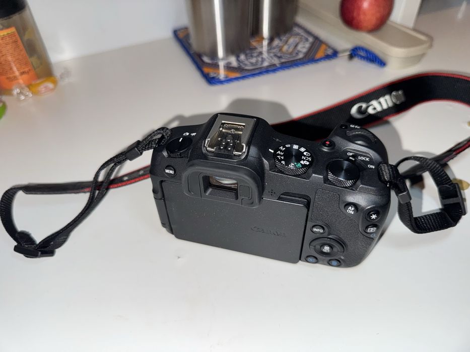 Canon EOS R8 – Como Nova