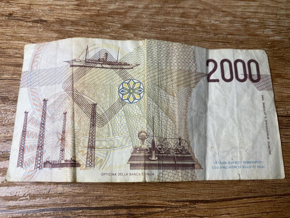 Włochy 2000 LIRE z 1990 roku - stan bardzo dobry