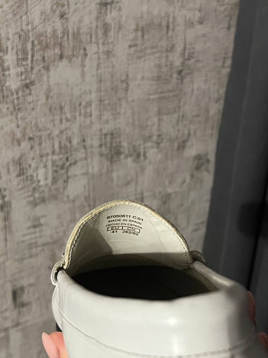 Продам лофери  білі нові кожа