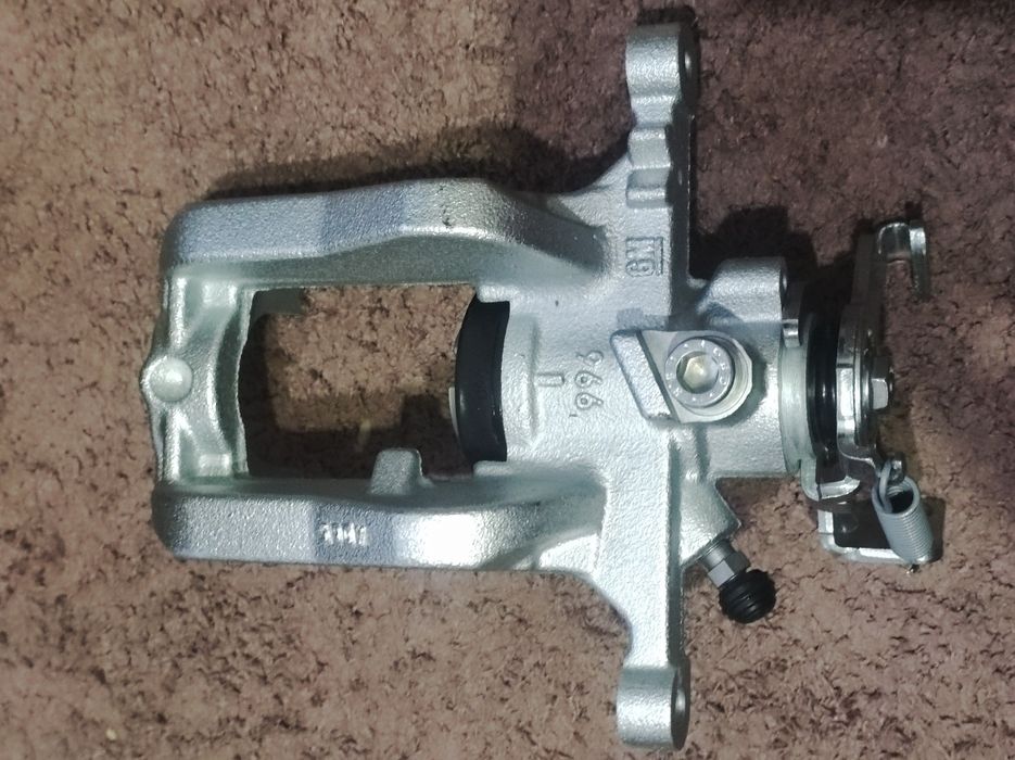 Тормозний задній правий супорт Опель Астра J Зафіра С 95522618