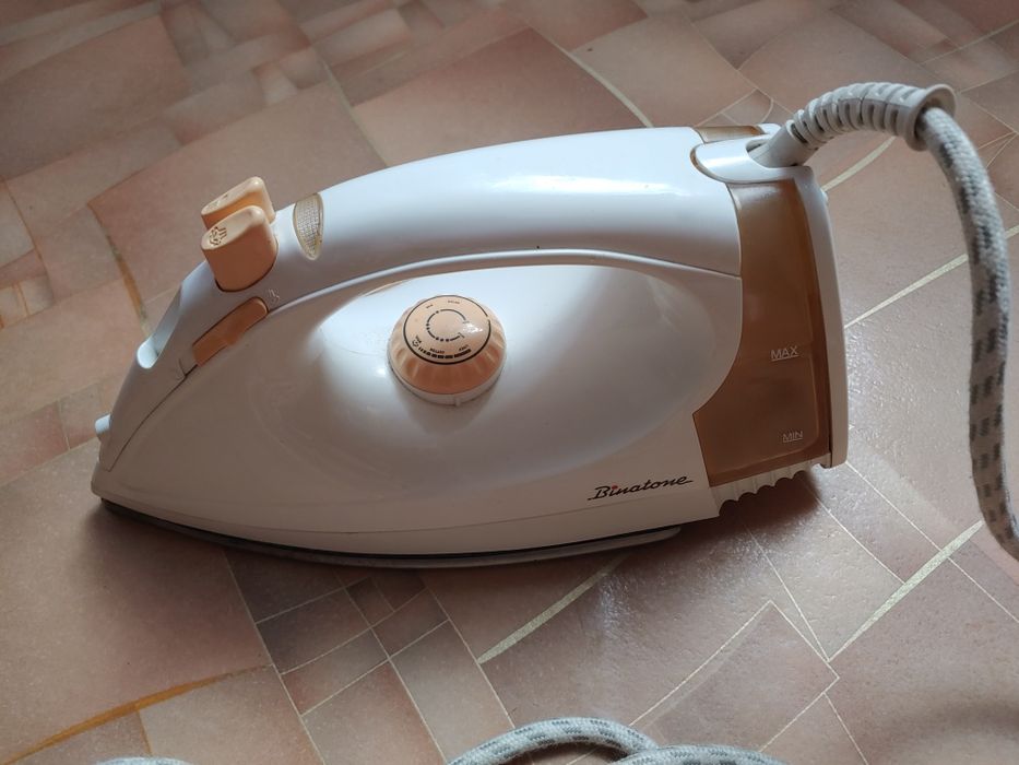Продам полностью рабочий утюг Binatone  SI-2001