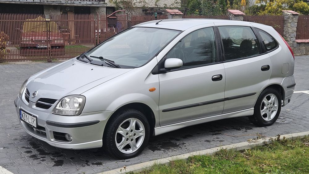 Nissan Almera Tino